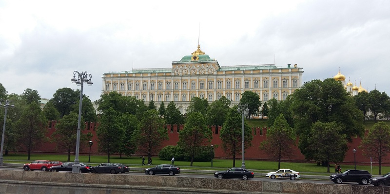 Вид на Большой Кремлевский дворец с палубы теплохода