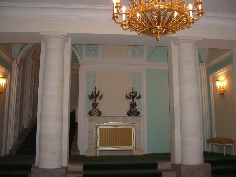 Лестница Петровского дворца