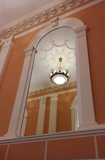 Зеркало главной лестницы Геликон-опера