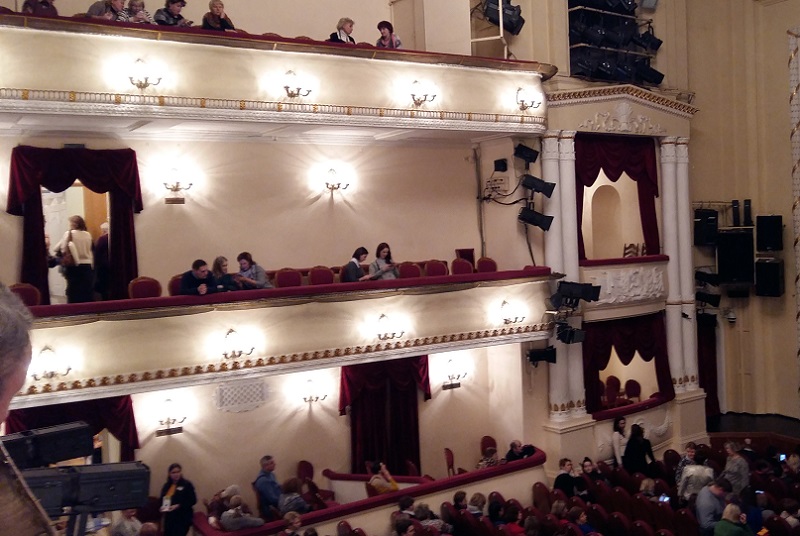 Зрительный зал театра Пушкина
