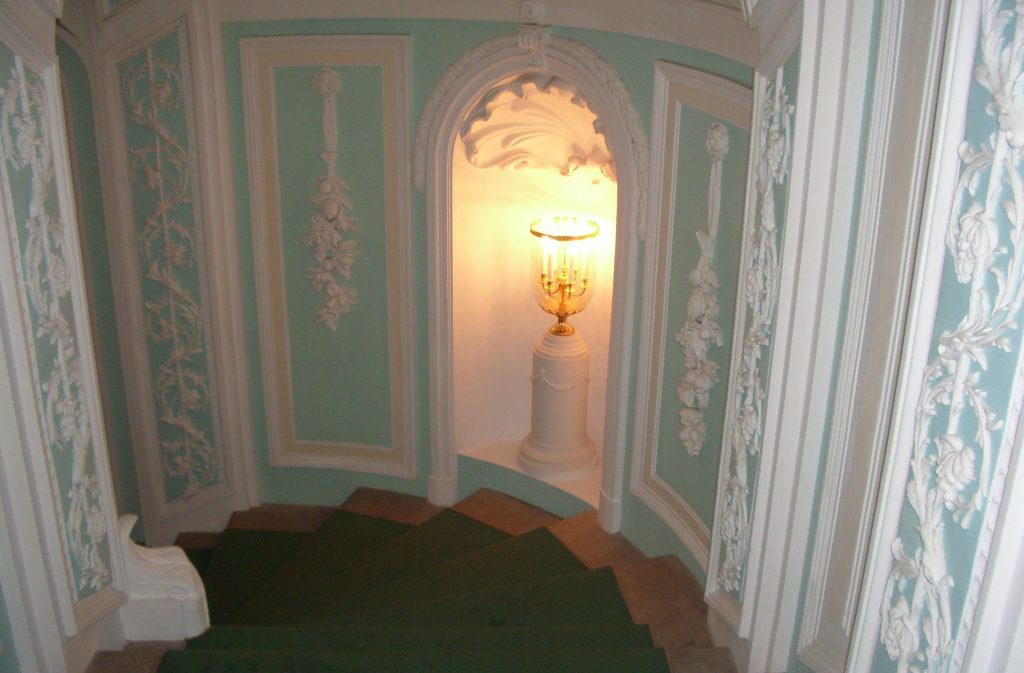 Лестница Петровского дворца