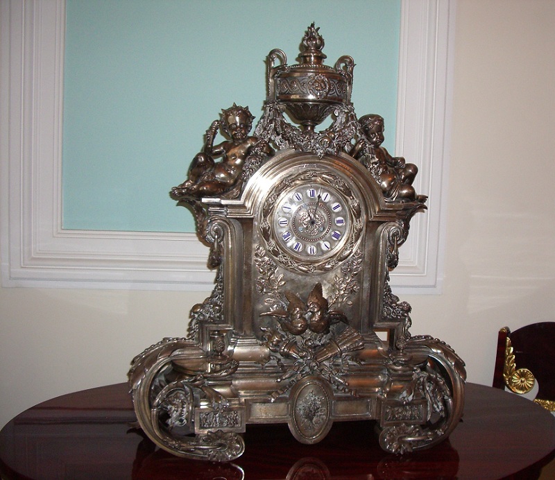 Часы в Петровском дворце