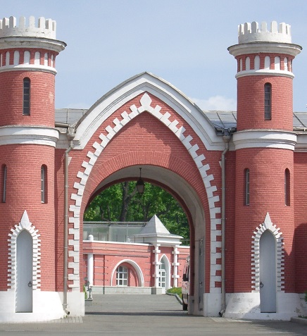 Ворота на хоздвор Петровского замка.